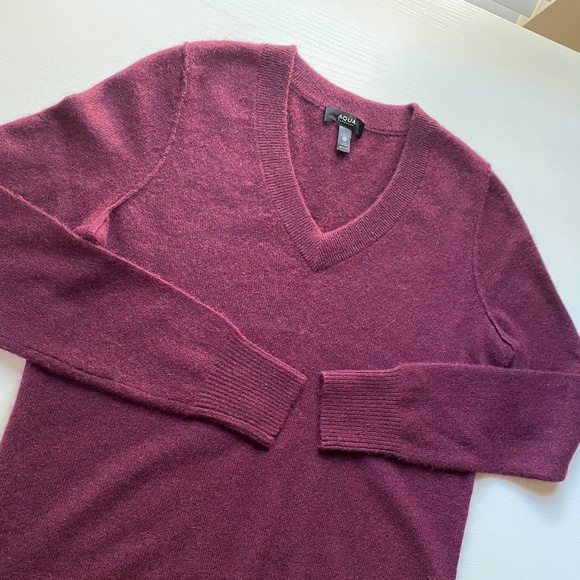 Aqua 100% Cashmere V-Neck Sweater Burgundy Size Small - Picture 3 of 9